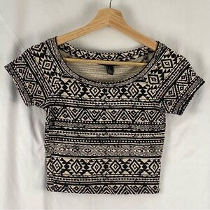 Forever 21 Women’s T-Shirt Crop Top Aztec Blouse Size Small